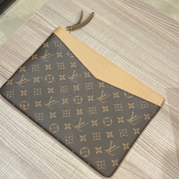 LV Pouch - Picture 1 of 3